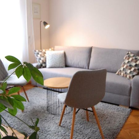 Apartment In The Heart Of Praag Buitenkant foto