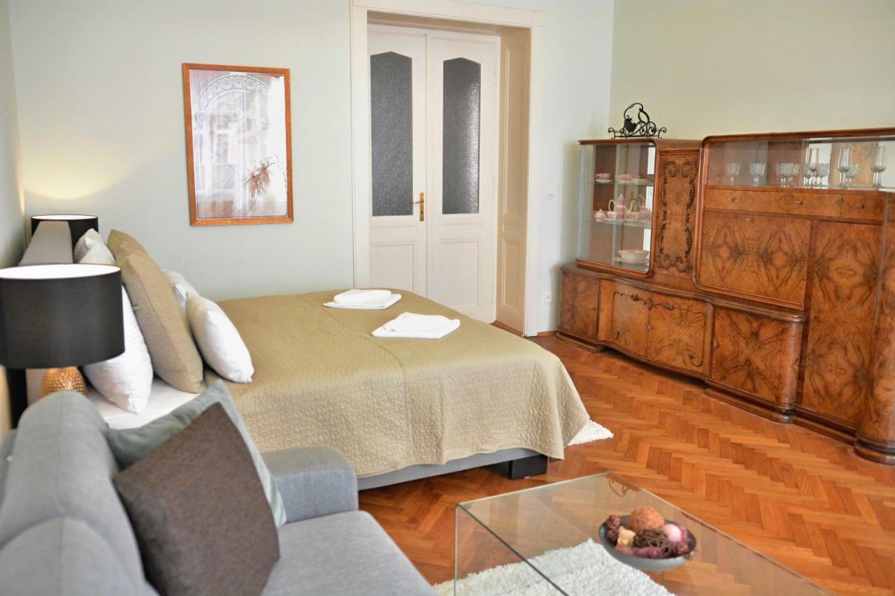 Apartment In The Heart Of Praag Buitenkant foto
