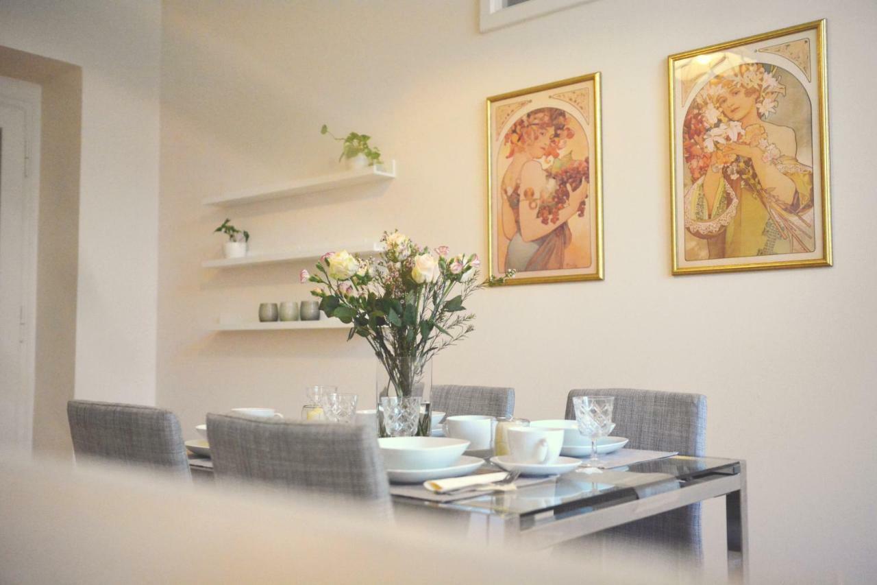 Apartment In The Heart Of Praag Buitenkant foto