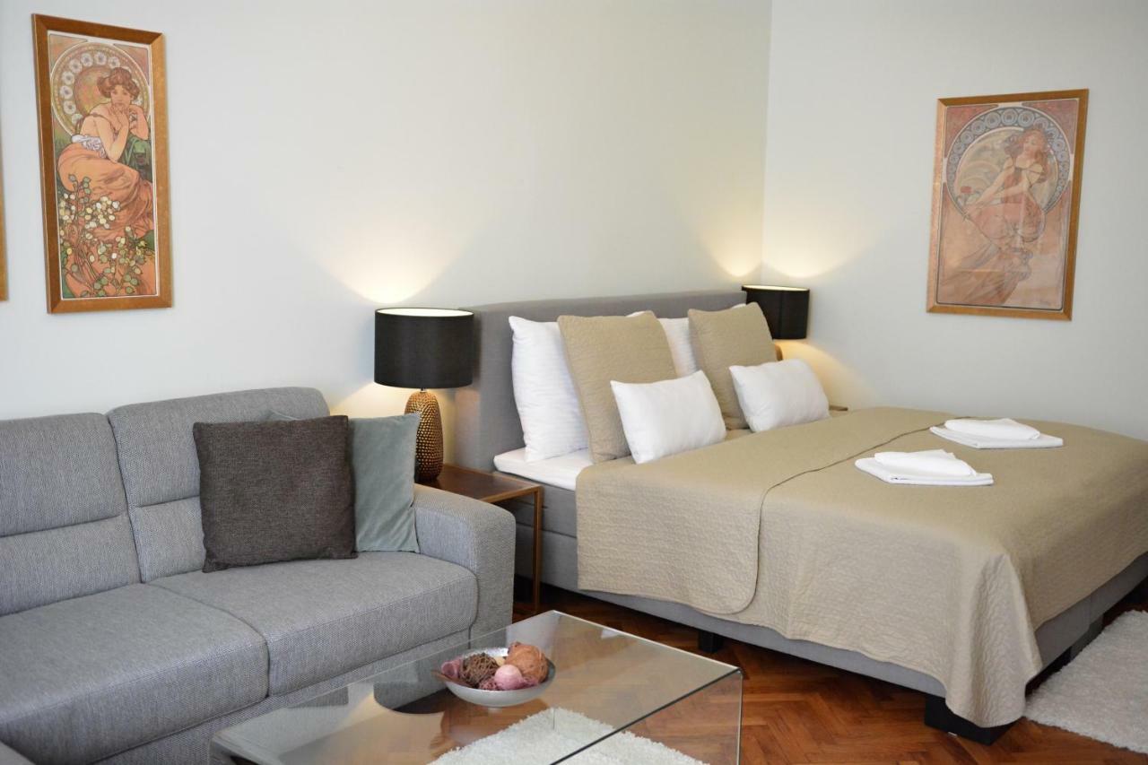 Apartment In The Heart Of Praag Buitenkant foto