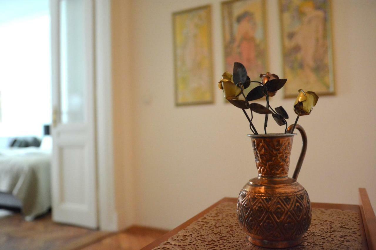 Apartment In The Heart Of Praag Buitenkant foto