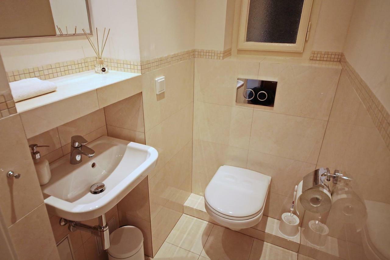 Apartment In The Heart Of Praag Buitenkant foto