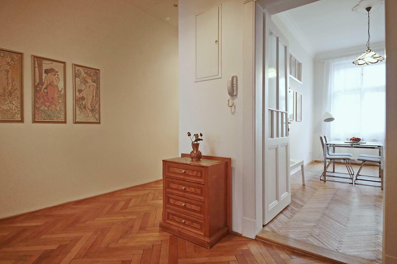 Apartment In The Heart Of Praag Buitenkant foto