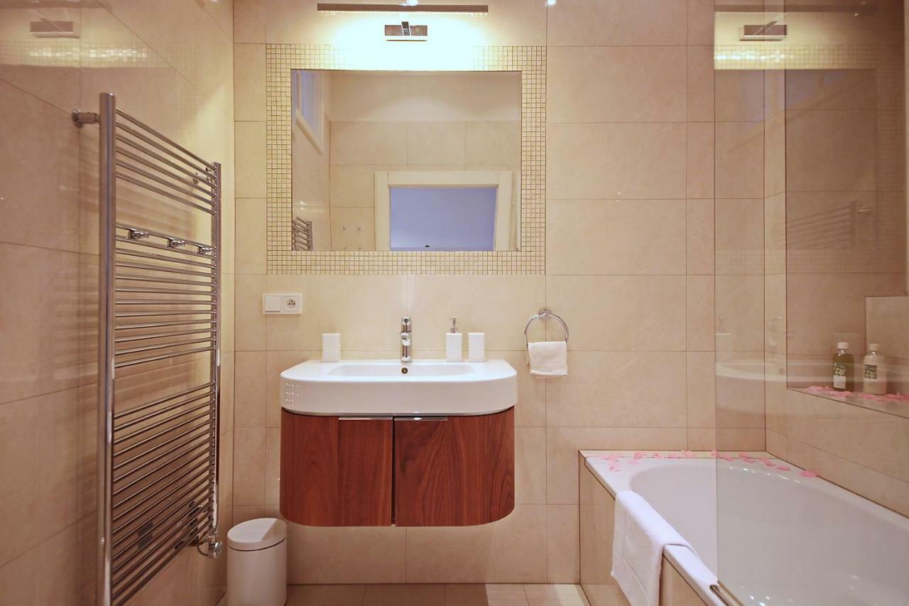 Apartment In The Heart Of Praag Buitenkant foto