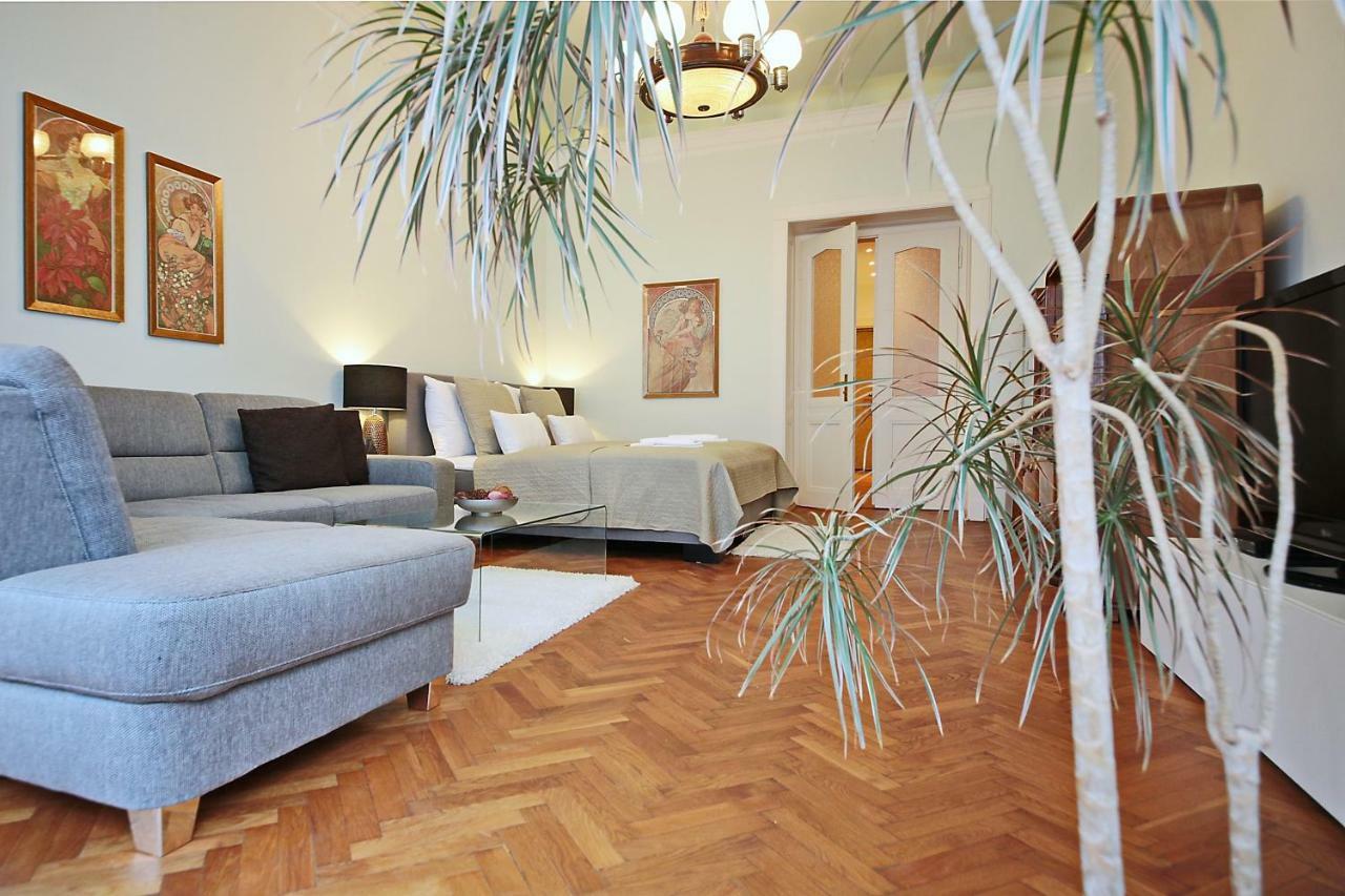 Apartment In The Heart Of Praag Buitenkant foto