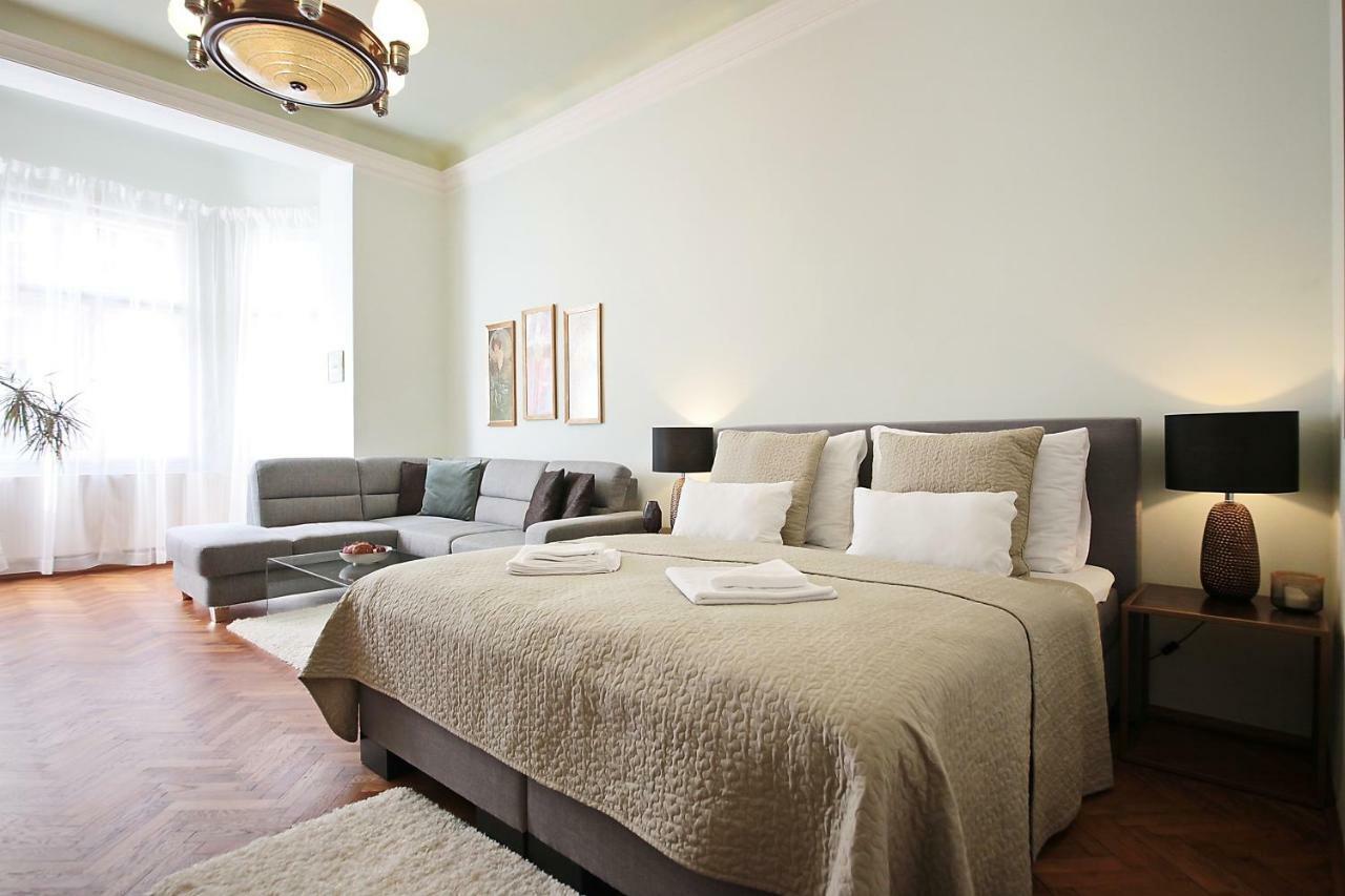 Apartment In The Heart Of Praag Buitenkant foto