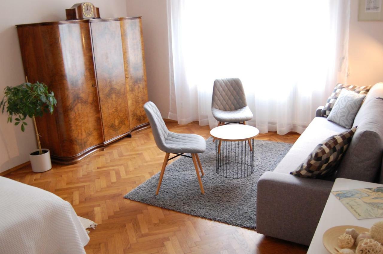 Apartment In The Heart Of Praag Buitenkant foto