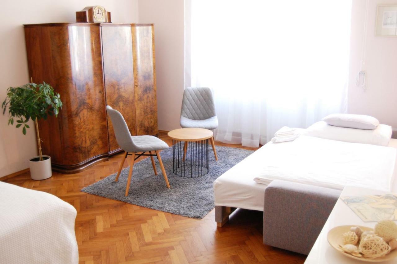 Apartment In The Heart Of Praag Buitenkant foto